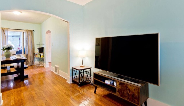 Amazing 5 Bedroom Downtown Ferndale House