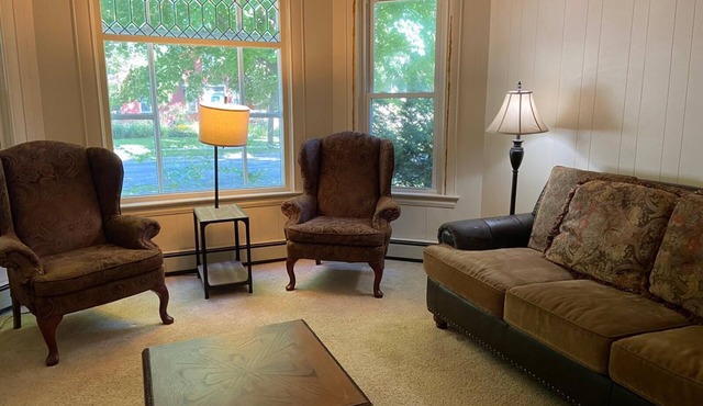 AMAZING 5-BEDROOM-HOST UP TO 10 PEOPLE