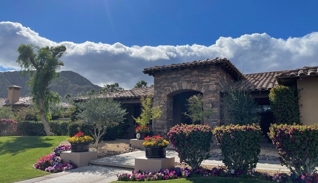 Amazing 5 bedroom Indian Wells Country Club home with private backyard!