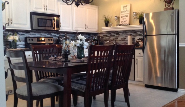 Amazing 5 Star Home, Amenities Galore, AC, no pet fee, 7 miles to NAU