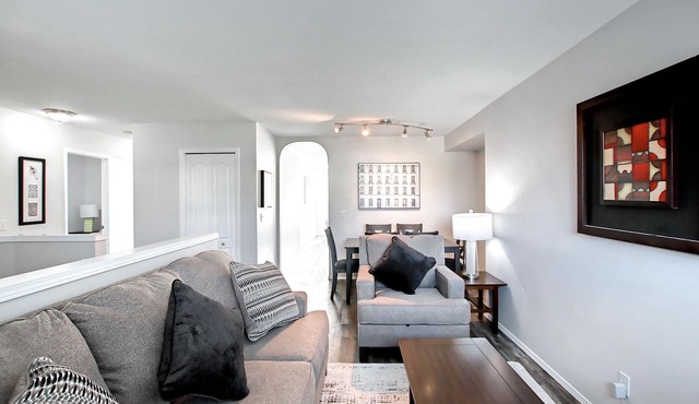 AMAZING 5BEDROOM, 3BATHS, AC, QUIET RD, CLOSE TO LRT