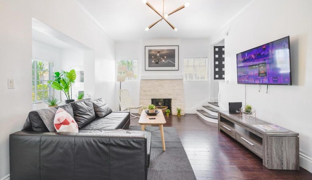 Amazing 5BR Family House At Design District - 15 min from the beach