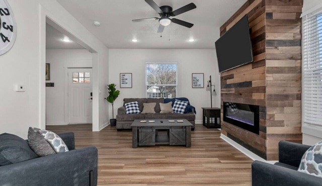 Amazing 6 bdrm Home/Downtown KC/Near Plaza/UMKC