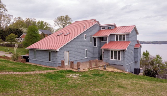 Amazing 6-bedroom Enchanted Horizons house with AC in cool Muscle Shoals