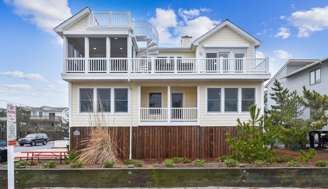 Amazing 6 BR Oceanside Property in Bethany Beach: Elevator, Hot Tub, Sleeps 15!