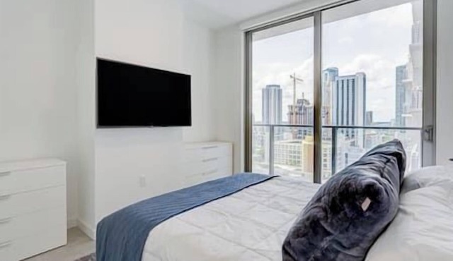 Amazing 6 ppl apt. right downtown