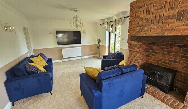 Amazing 6BR, Sleeps 10, Large Garden, Free Parking