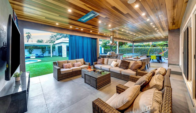 Amazing 6BR w/Pool, Spa, BBQ, Home Theater, Guest Suite & Gym!