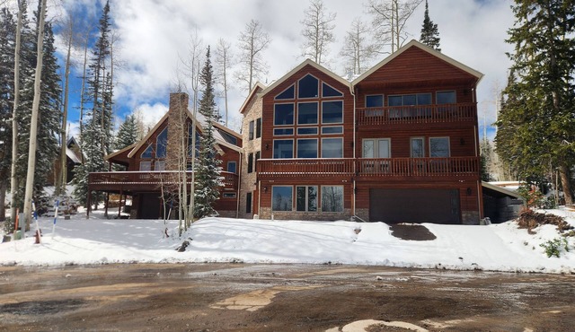 Amazing 7 Bedroom Ski In/Ski Out Cabin @ Brian Head Resort