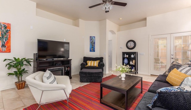 Amazing Ahwatukee! Golfer's Paradise! Desert Vacation Retreat in Gated Community