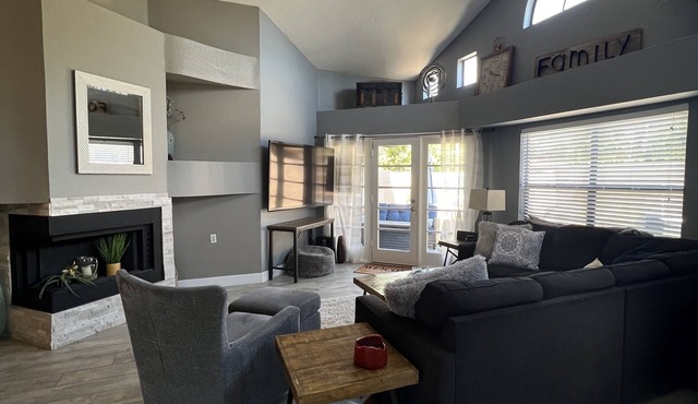 AMAZING AHWATUKEE LOCATION! MOUNTAIN VIEWS! SUPER CLEAN UPDATED HOUSE!