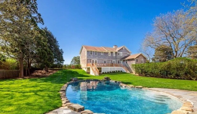 Amazing Amagansett with ocean views and a walk to everything!