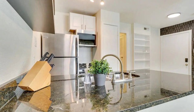 Amazing and Modern 1Bd/1Ba Apt Close to UT & DTn