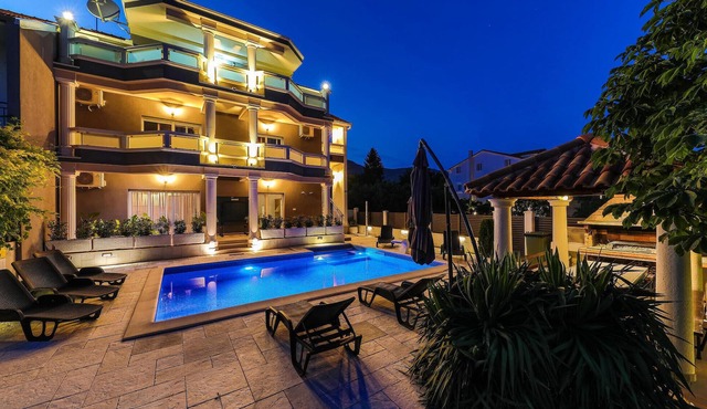 Amazing apartment in Kastel Stafilic with sauna