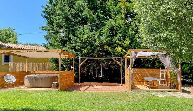 Amazing apartment in Vallabregues