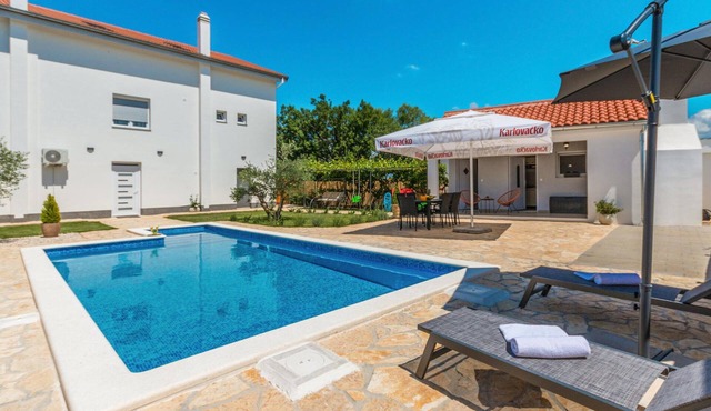 Amazing apartment in Donje Rastane
