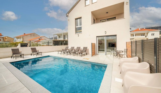 Amazing apartment in Kastel Novi with WiFi