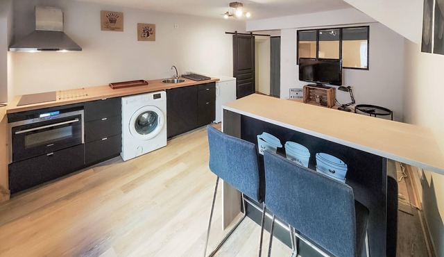 Amazing apartment in Bessan with WiFi