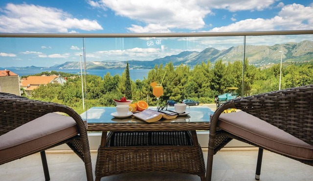 Amazing apartment in Cavtat with house sea view