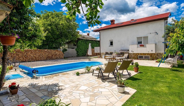 Amazing apartment in Drazice with WiFi