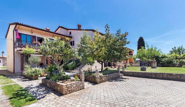 Amazing apartment in Gajana with WiFi