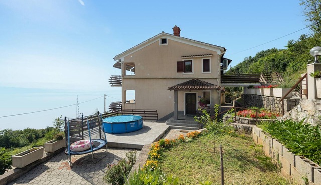 Amazing apartment in Kolavici with house sea view