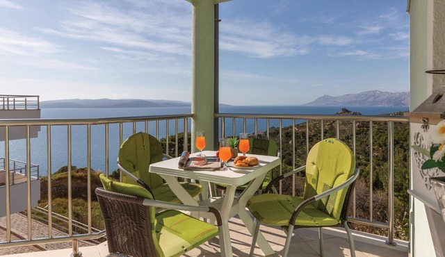 Amazing apartment in Krvavica with WiFi