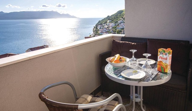 Amazing apartment in Klek with WiFi