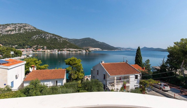 Amazing apartment in Klek with house sea view