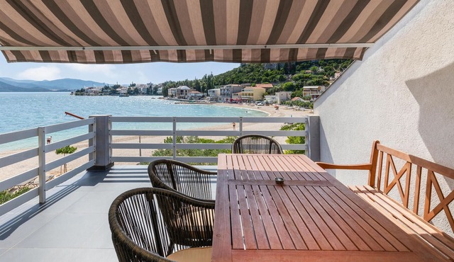 Amazing apartment in Klek with WiFi