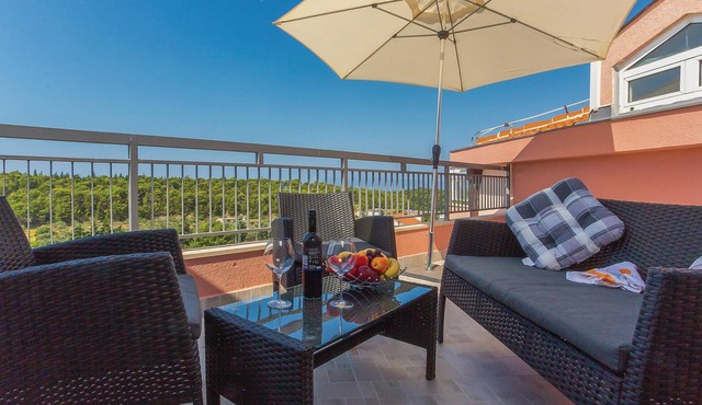 Amazing apartment in Makarska with WiFi