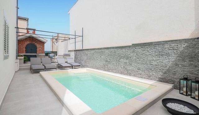 Amazing apartment in Makarska