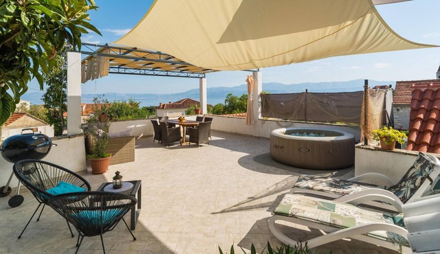 Amazing apartment in Mirca with house sea view