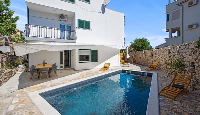 Amazing apartment in Murter with WiFi