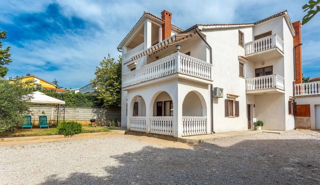 Amazing apartment in Omisalj with WiFi