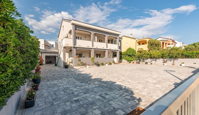 Amazing apartment in Povljana with WiFi