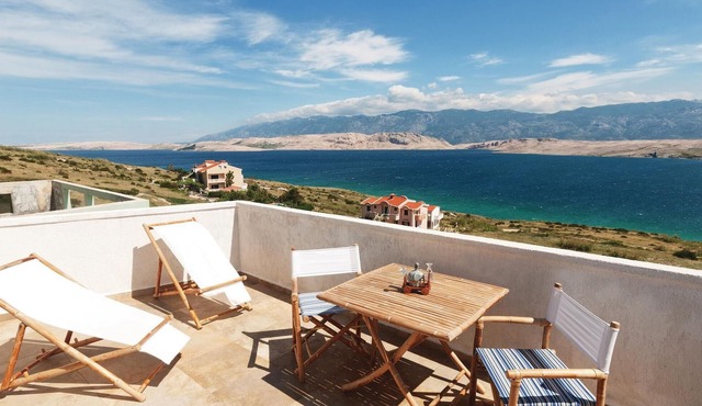 Amazing apartment in Pag with house sea view