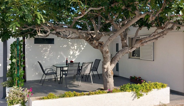 Amazing apartment in Razanac with WiFi