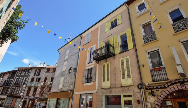 Amazing apartment in SEYNE with kitchen