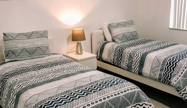 Amazing Apartment in Shamrock Kendall with Free Parking!