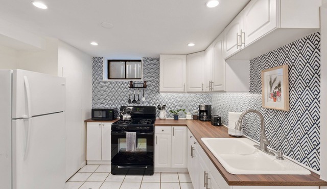 Amazing Apartment - Steps from Downtown Littleton!