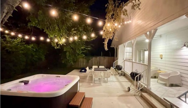 Amazing Austin Gataway 6BR4BA: HotTub Billiards Patio Chef Kitchen