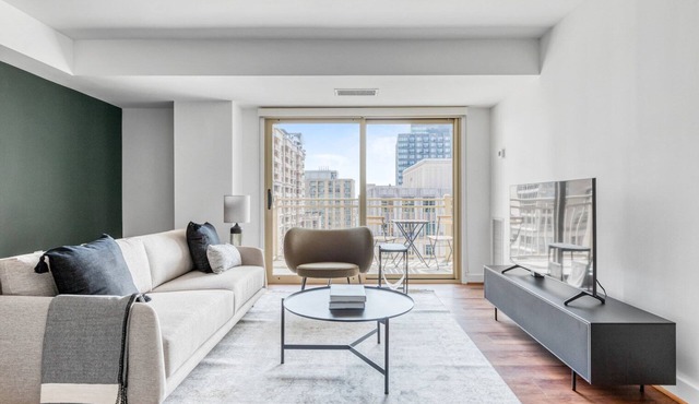 Amazing Ballston 1BR w/Concierge, W/D & Pool, near Metro, by Blueground