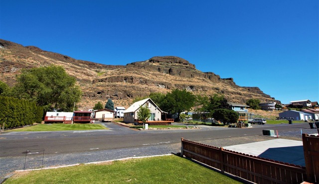 Amazing base camp in a desert oasis