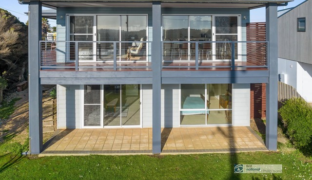 Amazing bay views, family friendly, large modern home in Sunderland Bay