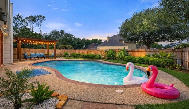 Amazing Bay Villa Near NASA with Pool & Pool Table