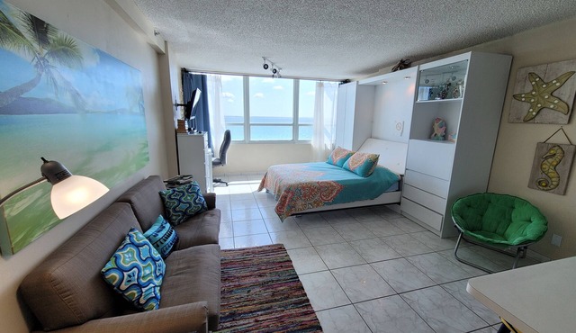 AMAZING BCHFRNT UNIT WITH POOL,TIKKI BAR, FREE PARKNG, WI-Fi, GYM & TENNIS COURT