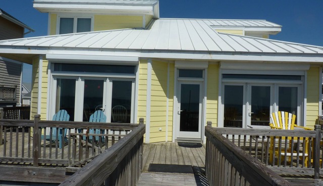 Amazing beach front 4 bedroom house Dog friendly children welcome gated deck
