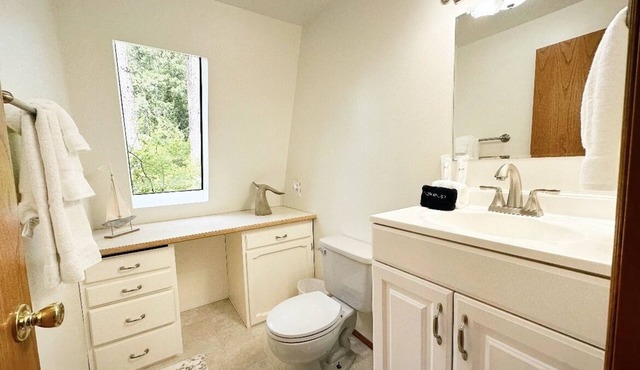 Amazing beach house! Fire pit, grill, TV and games!