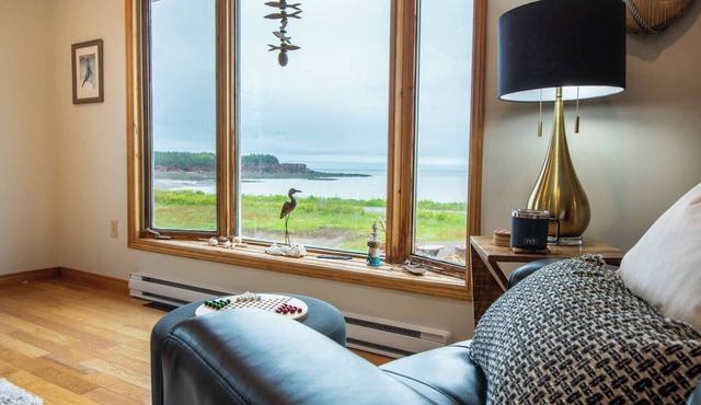 Amazing Beach House on the Coast of The Bay of Fundy equipped with only the best.